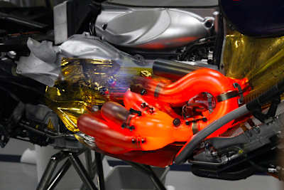 24. November 2013, Interlagos: Renault lässt zum Abschied des V8-Saugers die Auspuffrohre glühen