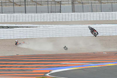 So heftig stürzte Brad Binder am Montag in Valencia