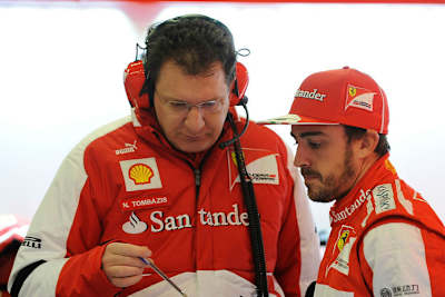 Ferrari-Chefdesigner Nikolas Tombazis mit Fernando Alonso