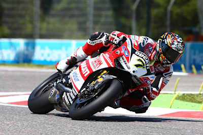 An Chaz Davies’ Bike harmonieren Motorbremse, Kupplung und Federbein nicht perfekt