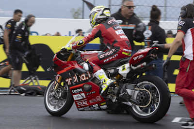 Alvaro Bautista startete mit Regenreifen