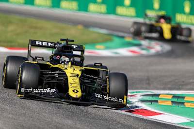 Daniel Ricciardo hat Esteban Ocon 2020 mehrheitlich im Rückspiegel