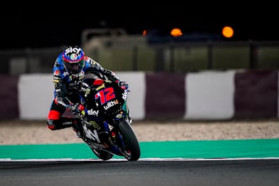 Marco Bezzecchi im Flutlicht von Losail