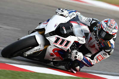 Xaus fuhr mit Maskottchen von Corser