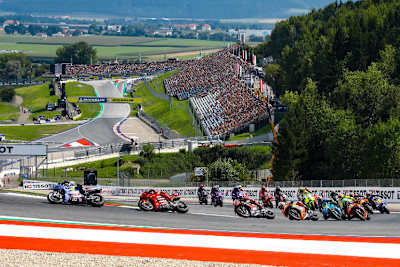 Zu Rennbeginn lag Alex noch vor Marc Marquez