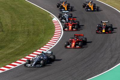  Valtteri Bottas lag nach wenigen Augenblicken bereits vor Sebastian Vettel und Charles Leclerc