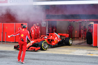 Rauchzeichen: Sebastian Vettel im Ferrari bei den Wintertests