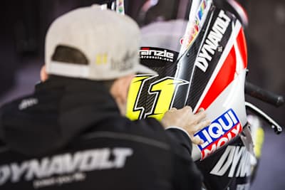 Sandro Cortese legte selbst Hand an seiner Suter an