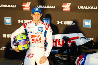 Mick Schumacher darf nach der Mittagspause im Haas VF-22 Gas geben