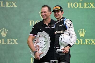 Alpine-CEO Laurent Rossi feierte mit Ungarn-Sieger Esteban Ocon auf dem Podest
