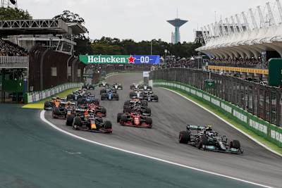 Carlos Sainz legte im Brasilien-Sprint einen starken Start hin  