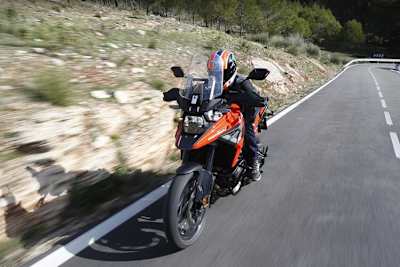 MotoGP-Pilot Alex Rins als Testfahrer auf der neuen V-Strom