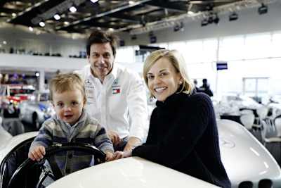 Toto und Susie Wolff mit ihrem Sohn