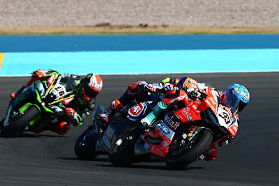 Marco Melandri vor Michael van der Mark und Tom Sykes