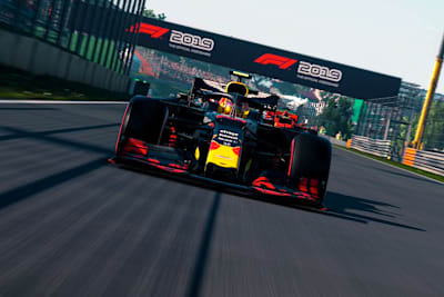 Alex Albon vor Charles Leclerc