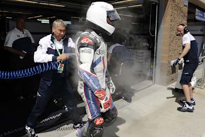 Troy Corser nach seinem Sturz