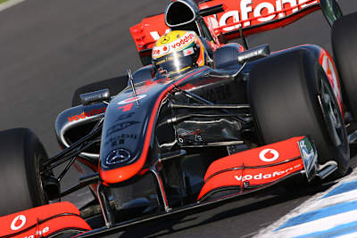 Lewis Hamilton im neuen Arbeitsgerät