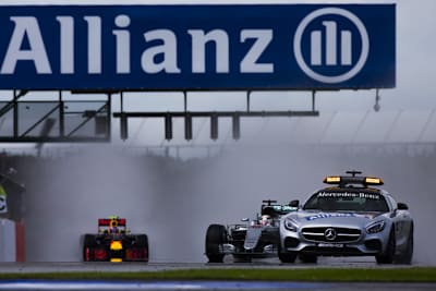 Die ersten Runden des britischen Grand Prix 2016 hinter dem Safety-Car