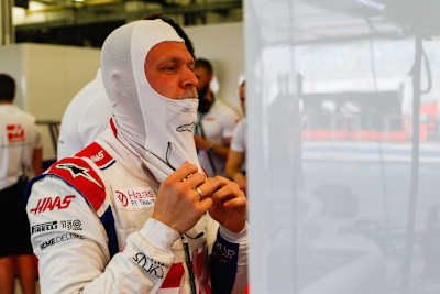 Kevin Magnussen musste sich gleich zwei Mal in Geduld üben