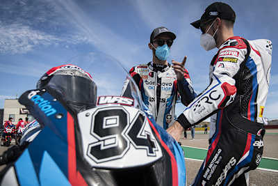 Jonas Folger (li.) mit Eugene Laverty