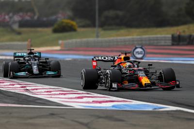 Max Verstappen und Lewis Hamilton