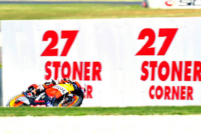 Casey Stoner vor der nach ihm benannten Kurve