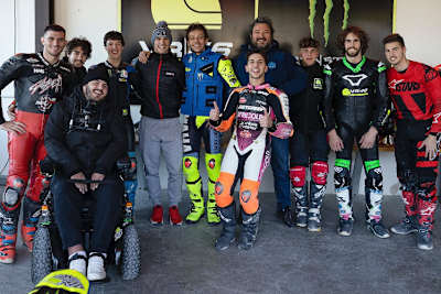 Erinnerungsbild mit Tim Gajser (links von Valentino Rossi)