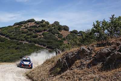 Hayden Paddon führt auf Sardinien