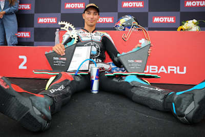 Sechs Trophäen für Toprak: Er gerwann drei Rennen und fuhr dreimal die schnellste Rennrunde