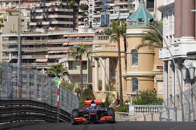 Jenson Button vor der einmaligen Kulisse Monacos