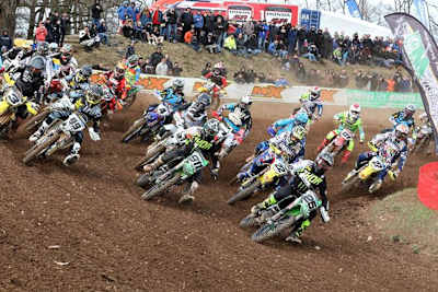 Clement Desalle (#25) startete in Lacapelle gut und gewann zwei Läufe 