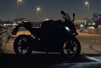 BMW Teaser: Mit diesem Bild kündigt BMW sein Einstieger-Sportbike an