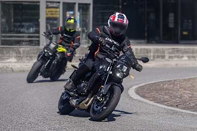 Moto Guzzi bricht mit der Markentradition: Prototyp mit Reihenzweizylinder