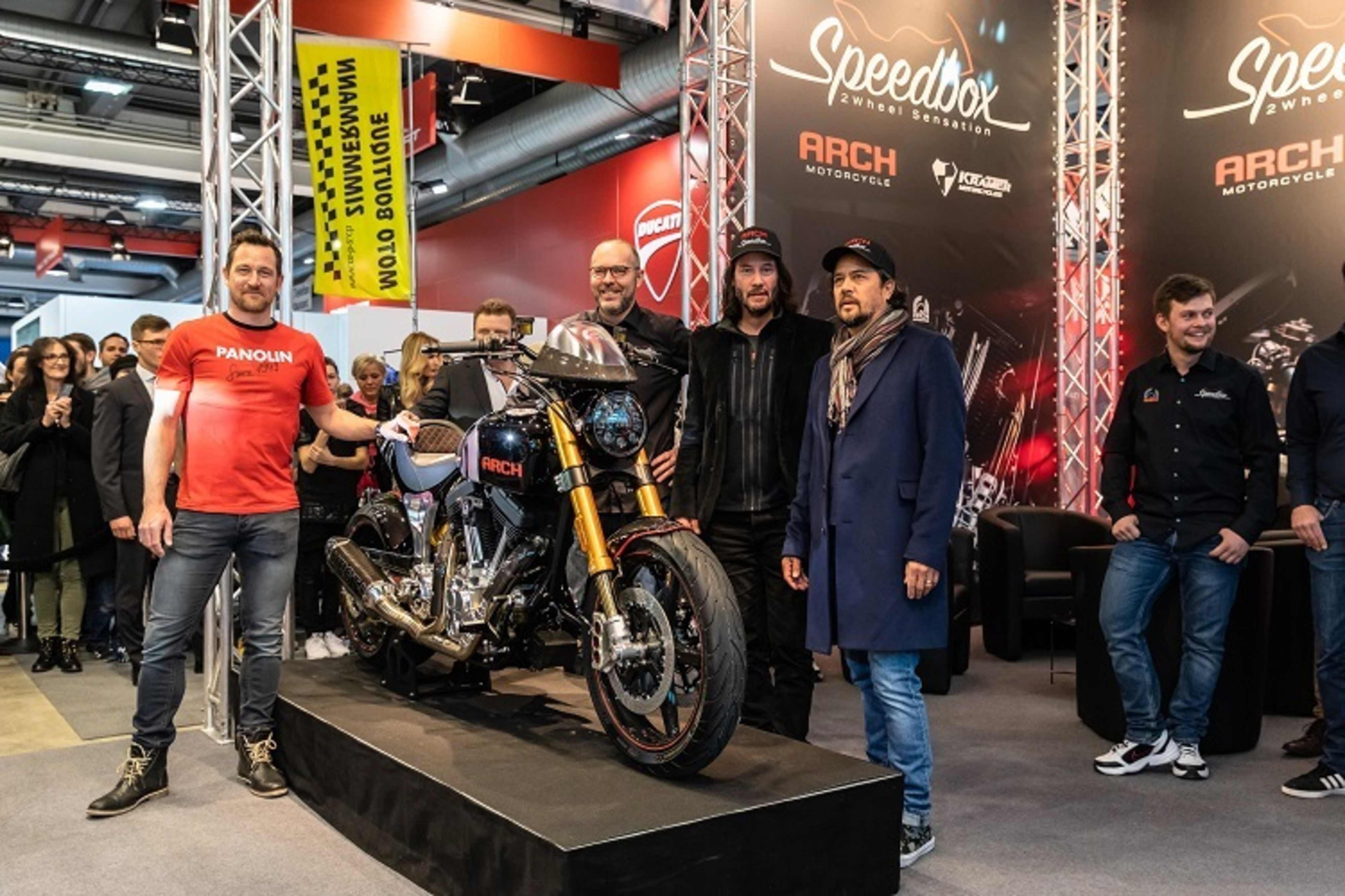 Keanu Reeves und Custom-Motorrad-Guru Gard Hollinger zeigen ihre eigene Motorradmarke Arch beim Speedbox-Stand