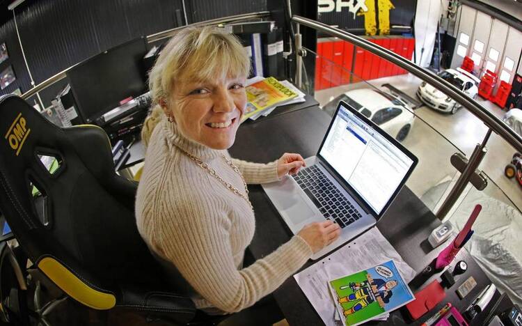 Teamchefin Pernilla Solberg bei der Arbeit