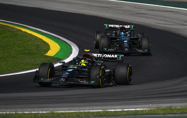 Lewis Hamilton vor George Russell