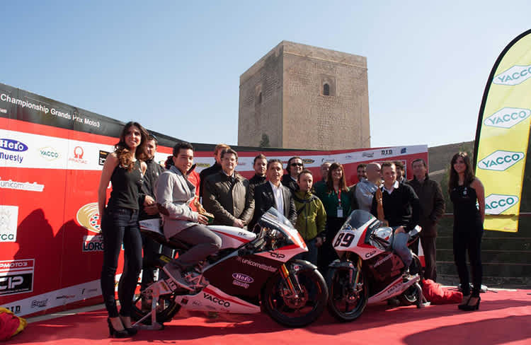 Teampräsentation unter der spanischen Sonne