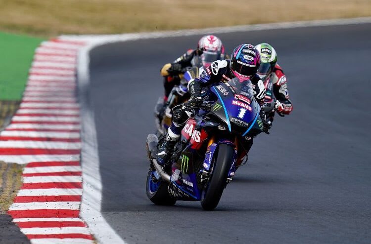 Tarran Mackenzie gewann in Brands Hatch zweimal