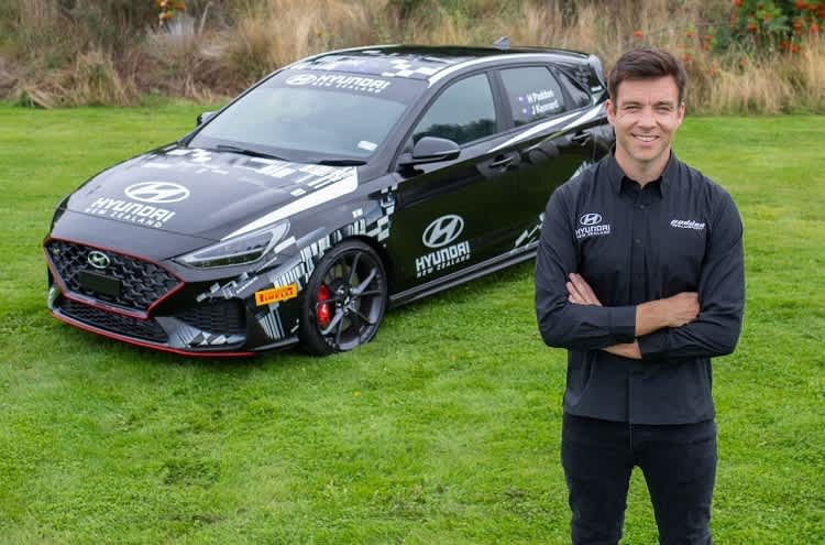 Hayden Paddon vor seinem Hyundai i20N Rally2