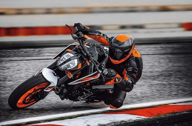 So wird man mit ihr wohl nicht auf die Strasse können: KTM Super Duke R im Renntrimm