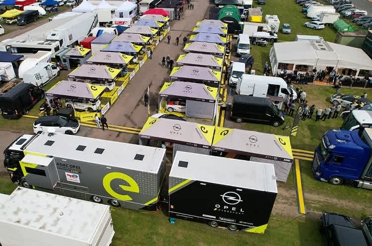 Der Service des ADAC Opel Electric Rally Cup