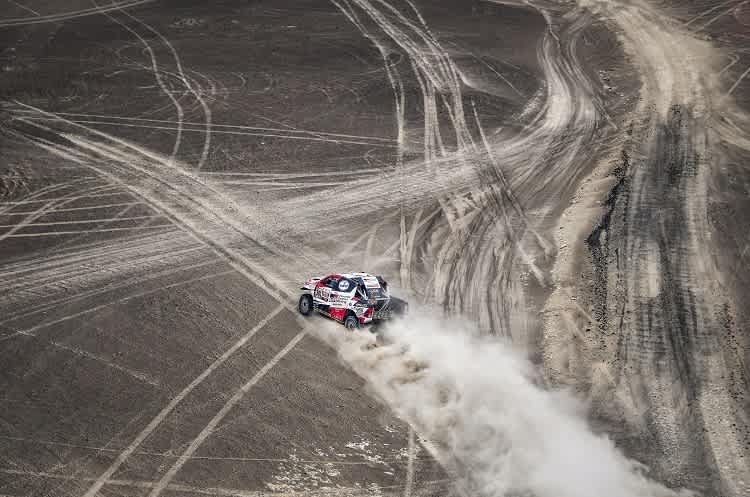 Nasser Al-Attiyah ist auf dem Weg zum ersten Toyota-Sieg