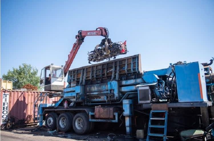 In die Schrottpresse damit: Drastisches Exempel der Northamtonshire Police in Mittelengland