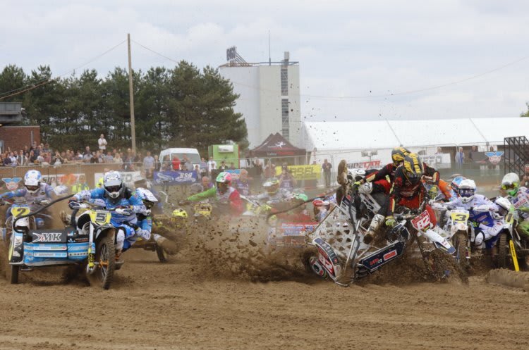 Hochspannung im zweiten Lauf: Sturz von Bax/Cermak und Hermans/Musset