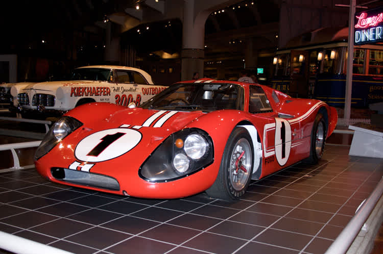 Das Le-Mans-Siegerauto von 1967, der Ford GT40 Mk IV, im Ford-Museum in Detroit