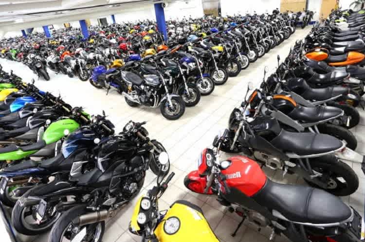 Achtung, Falle: Private Besitzer eines Euro-4-Fahrzeugs müssen dieses unbedingt noch vor Jahresende zulassen 