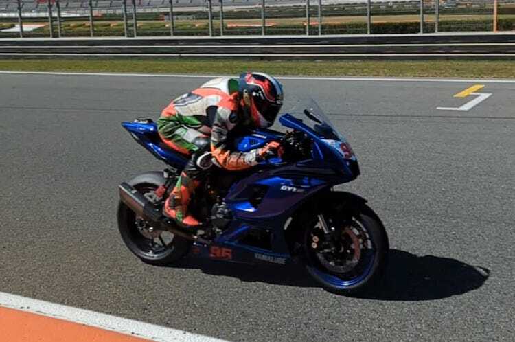 Valentin Folger auf seiner Yamaha R7 in Valencia