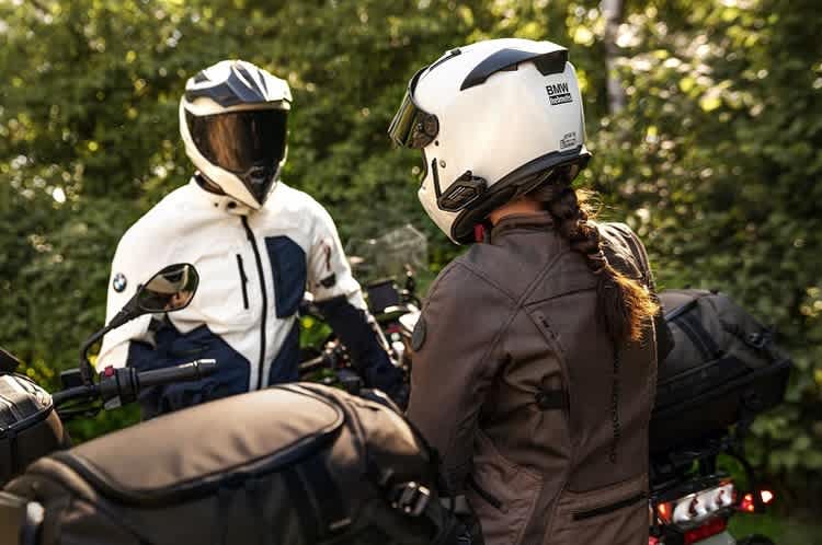 BMW ConnectedRide Com U1: Während der Motorradfahrt nicht mehr zum Schweigen verdammt