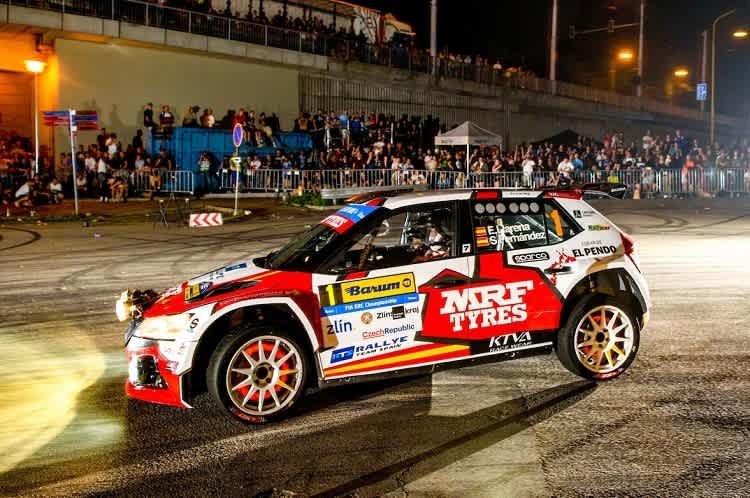 Champion Efrén Llarena