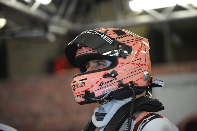 Kévin Estre hatte in Le Mans sogar das Helm-Design an die Rosa Sau angepasst